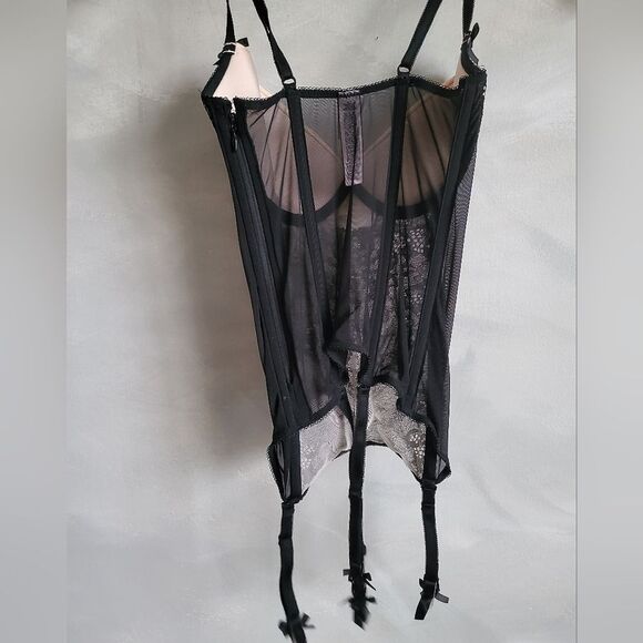 Victoria's Secret Lace & Sheer Corset with Garder Straps Size 32D EUC - Picture 8 of 9